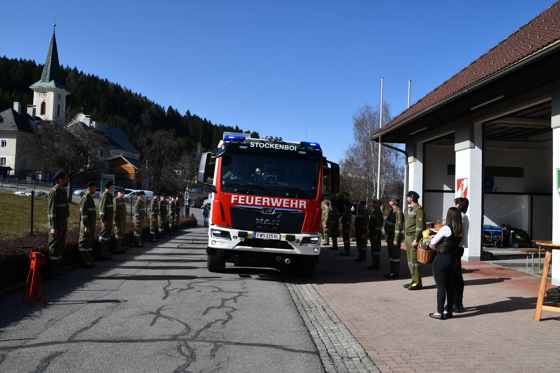 Fahrer HM Hermann Ott mit Kdt Volkmar Buchacher chauffierten sicher den TLFA 3000 von der FA Rosenbauer zum R&uuml;sthaus nach Zlan