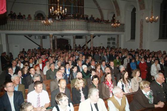 bietet eine herrliche Kulisse (Akustik) für Chöre: Evangelische Kirche Zlan