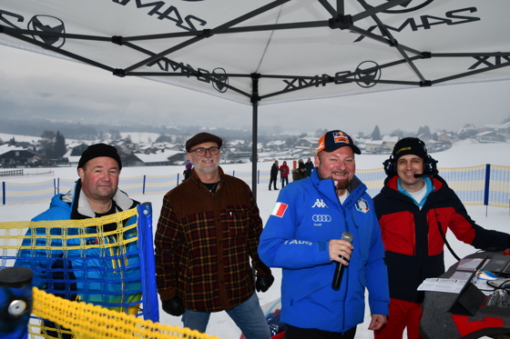 VS - Direktor Hans Egger mit Team von SC Baldramsdorf, Sprecher Ingo Grossegger