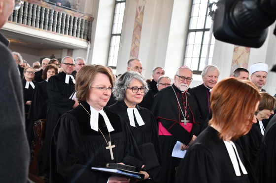 Einzug mit Bisch&ouml;fin Cornelia Richter unter den wachsamen Auge von Di&ouml;zesanbischof von Gurk - Josef Marketz