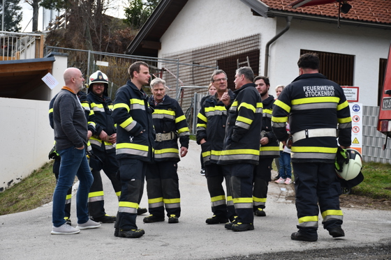 VDir Hans Egger bei der Abschlussbesprechung mit der FF Stockenboi unter Kdt Volkmar Buchacher