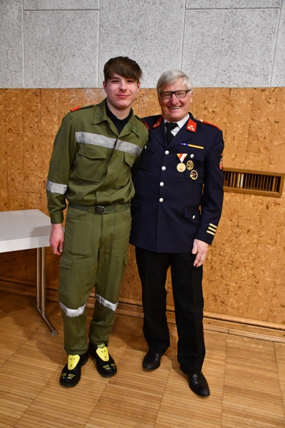 Wilfried Steurer - 50 Jahre Feuerwehr mit seinen Enkel Tobias